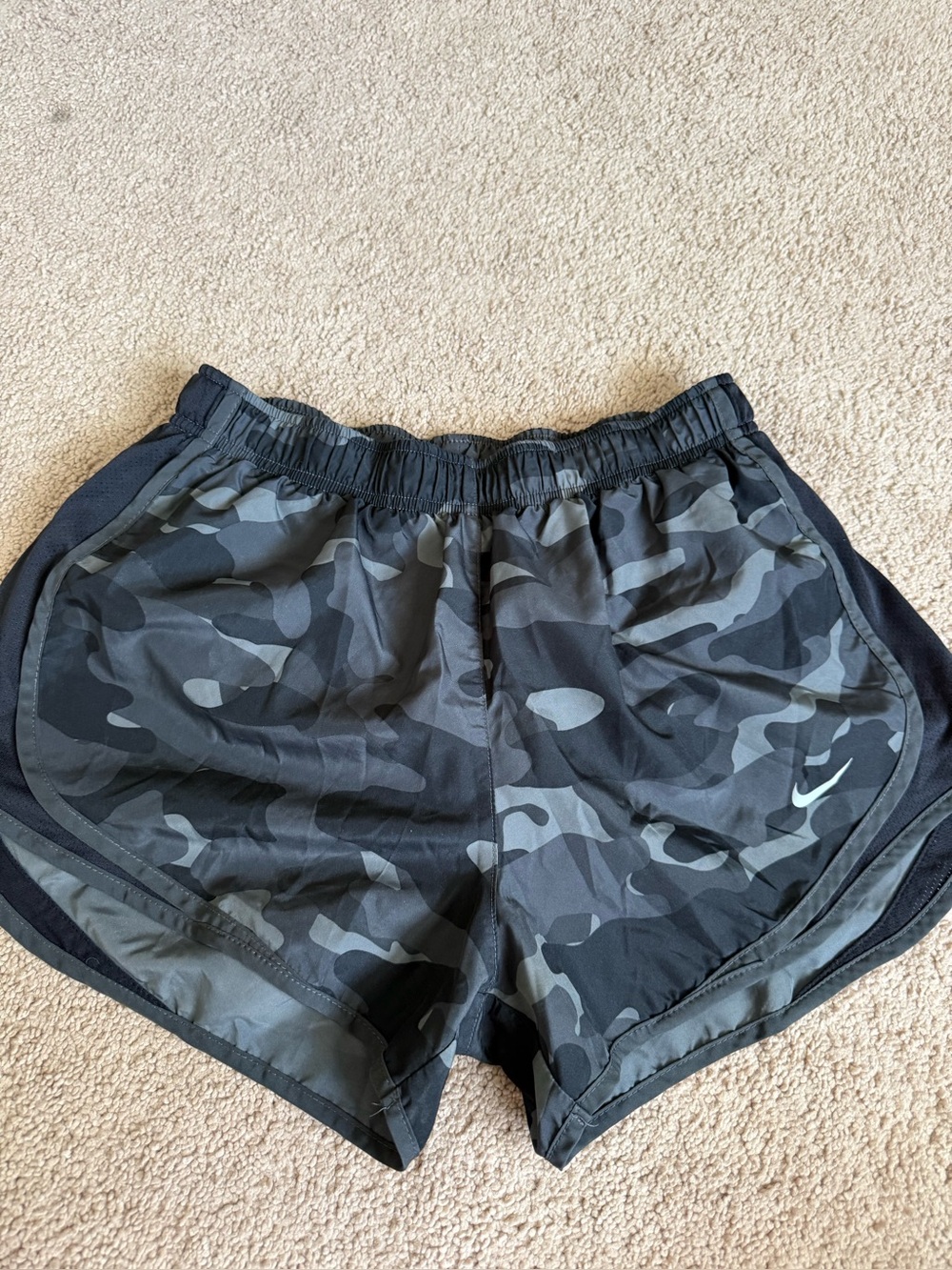 Nike Women's Black & Gray Camo Athletic Shorts M